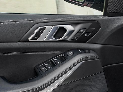 Used 2022 BMW X5 xDrive45e w/ M Sport Package image 10