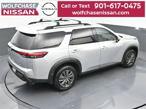 Used 2024 Nissan Pathfinder SV image 35