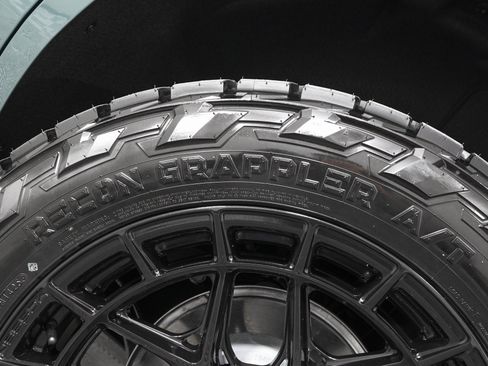 Used 2025 GMC Yukon AT4 Ultimate image 41