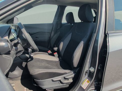 Used 2020 Nissan Kicks S FWD image 11