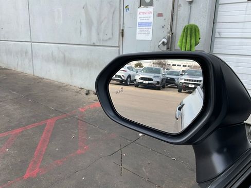 Used 2025 Toyota Camry SE image 19