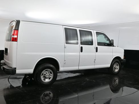 Used 2022 Chevrolet Express 2500 w/ Driver Convenience Package image 7