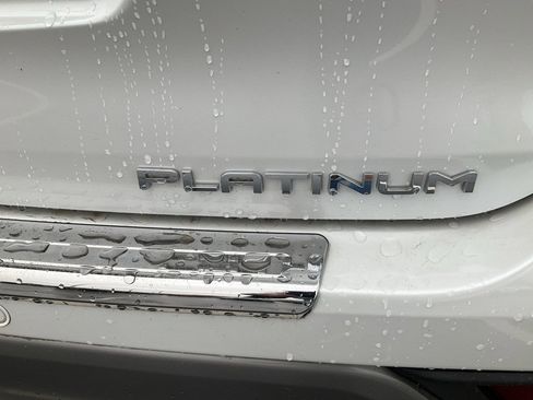 Used 2024 Toyota Highlander Platinum image 8