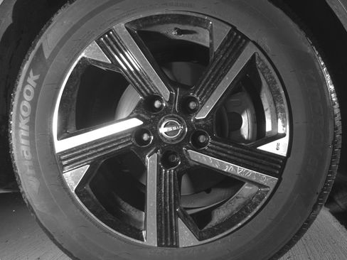 Used 2025 Nissan Sentra SV image 13