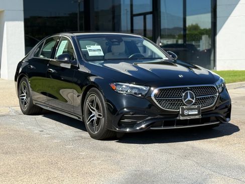 Used 2025 Mercedes-Benz E 350 4MATIC Sedan image 8