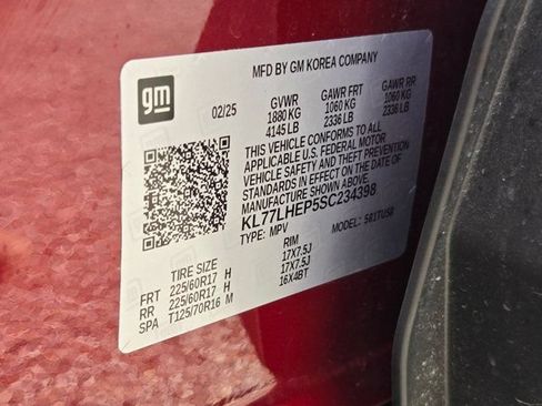 Used 2025 Chevrolet Trax LT w/ LT Convenience Package FWD image 33