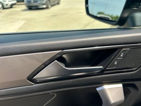Used 2023 Volkswagen Tiguan SE w/ Panoramic Sunroof Package FWD image 46