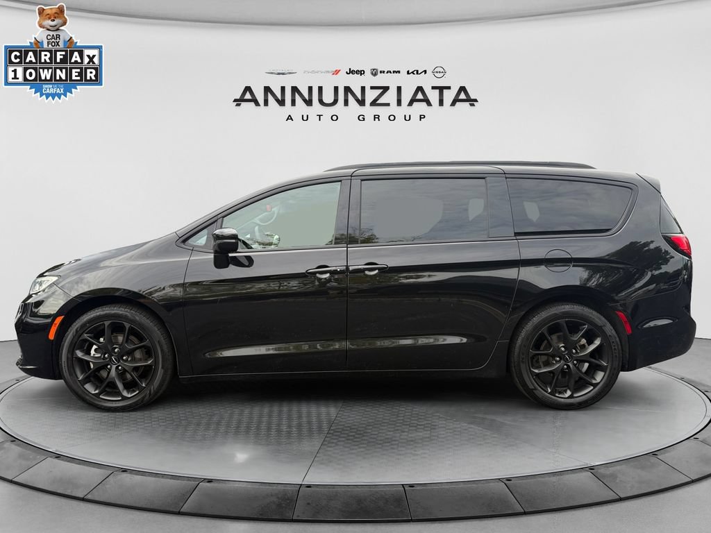 Certified 2025 Chrysler Pacifica Limited FWD image 2
