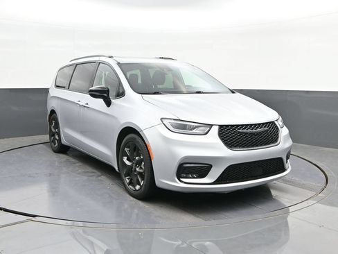 Used 2026 Chrysler Pacifica Limited w/ S Appearance Package FWD image 22