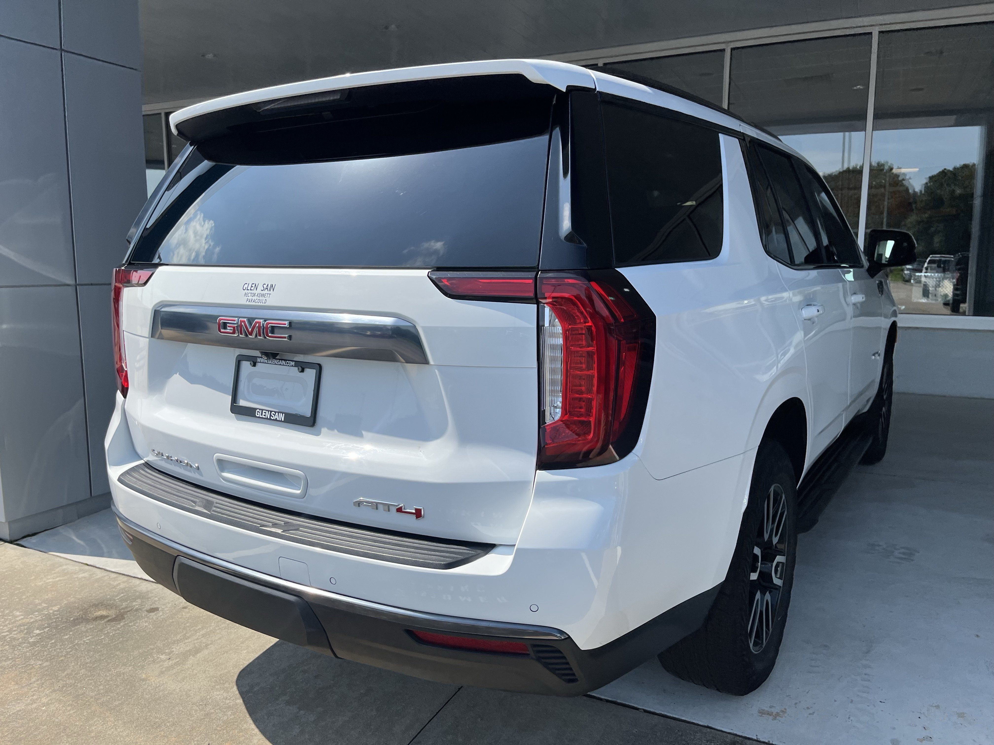Used 2024 GMC Yukon AT4 w/ Technology Package AWD/4WD image 6