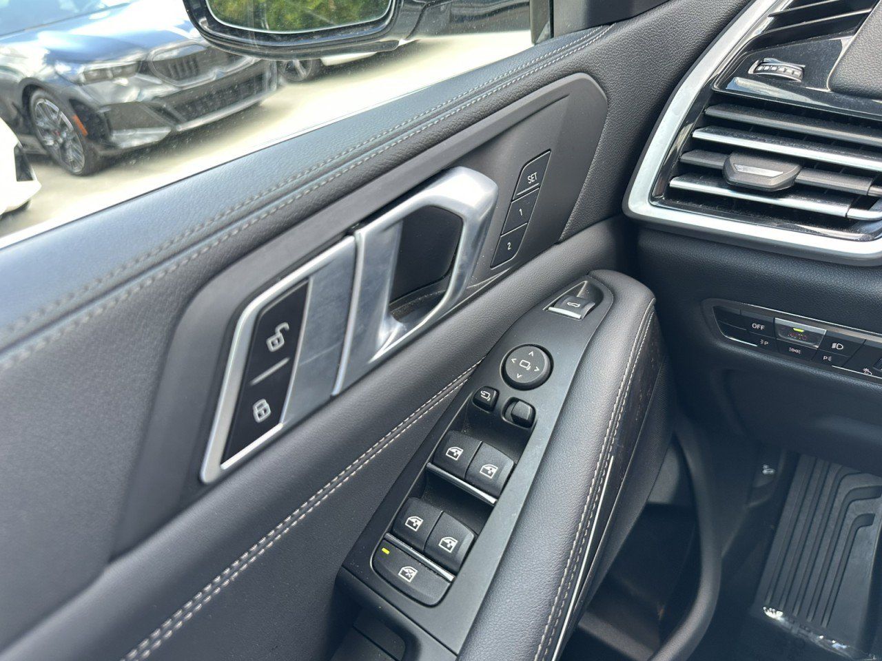 Used 2023 BMW X5 xDrive40i w/ Premium Package AWD/4WD image 34