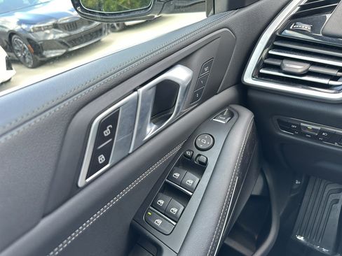Used 2023 BMW X5 xDrive40i w/ Premium Package AWD/4WD image 34