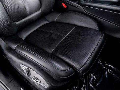 Used 2022 Porsche Macan S w/ Premium Package Plus image 33