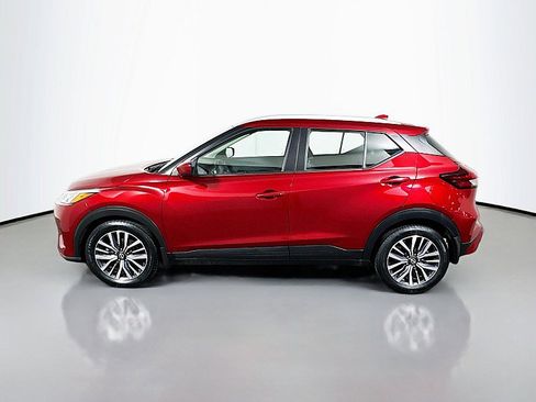 Used 2022 Nissan Kicks SV image 4