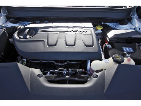 Used 2022 Jeep Cherokee Latitude Lux w/ Sun & Sound Group image 33