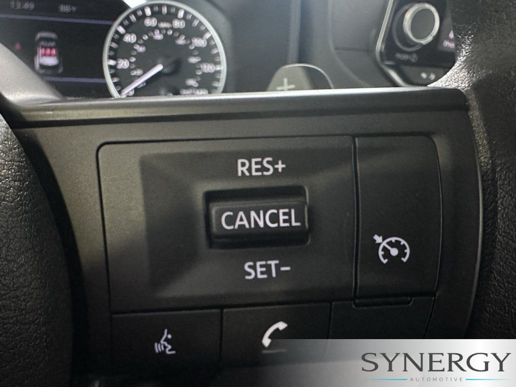 Used 2023 Nissan Rogue S FWD image 17