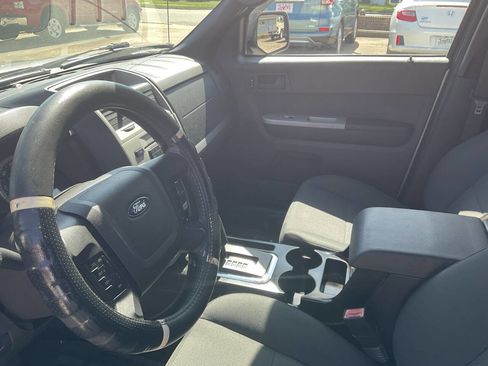 Used 2011 Ford Escape XLT image 12