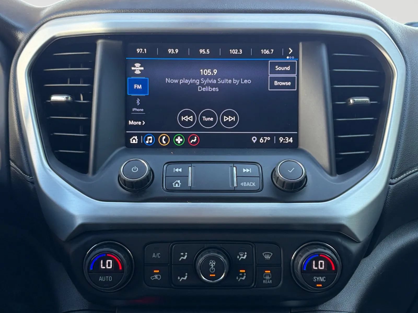 Used 2020 GMC Acadia SLE AWD/4WD image 25