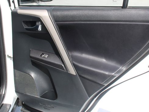 Used 2018 Toyota RAV4 XLE FWD image 15