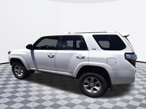 Used 2016 Toyota 4Runner SR5 AWD/4WD image 3