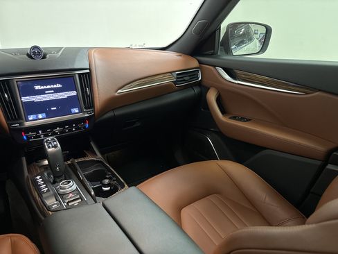 Used 2022 Maserati Levante GT image 11