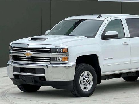Used 2018 Chevrolet Silverado 2500 LT AWD/4WD image 34