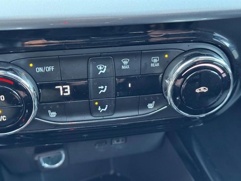 Used 2025 Chevrolet Trax LT w/ LT Convenience Package image 24