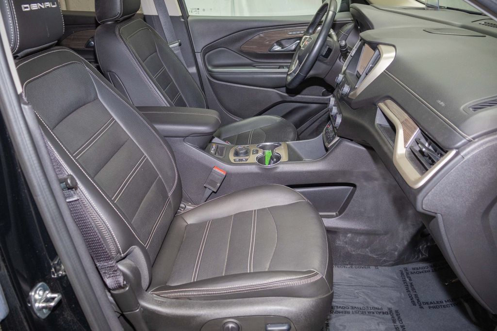 Used 2024 GMC Terrain Denali w/ Denali Premium Package AWD/4WD image 15