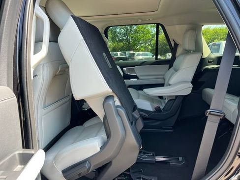 Used 2025 Ford Expedition Platinum AWD/4WD image 43