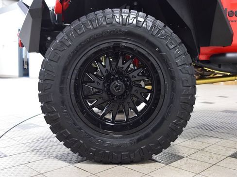 Used 2025 Jeep Gladiator Sport AWD/4WD image 25