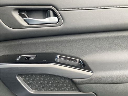 New 2026 Nissan Pathfinder SL image 35