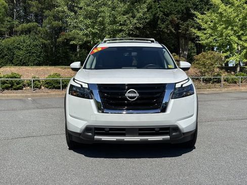 Certified 2025 Nissan Pathfinder Platinum FWD image 2