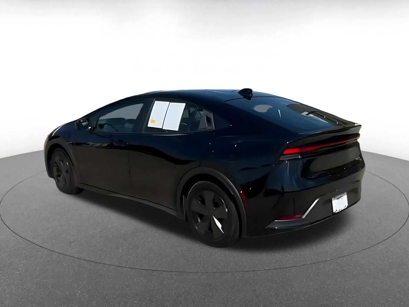 Used 2024 Toyota Prius LE FWD image 9