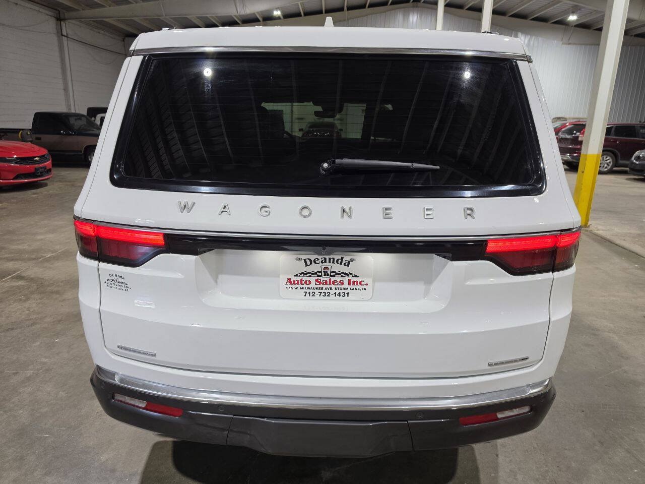 Used 2022 Jeep Wagoneer Series III w/ Premium Group I AWD/4WD image 11