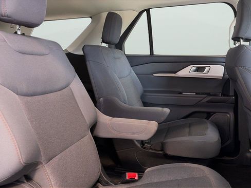 Used 2025 Ford Explorer Active AWD/4WD image 15