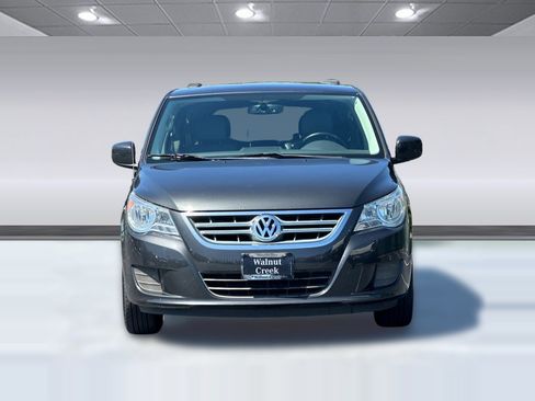 Used 2012 Volkswagen Routan SE FWD image 5