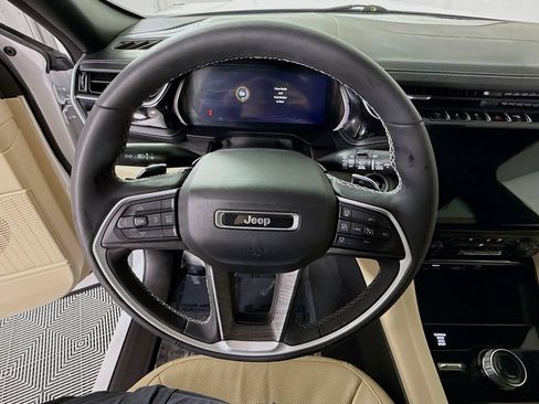 Used 2023 Jeep Grand Cherokee Limited w/ Luxury Tech Group II AWD/4WD image 21
