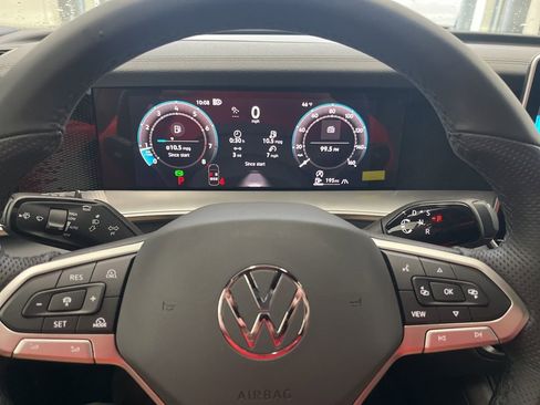 New 2026 Volkswagen Tiguan SE R-Line AWD/4WD image 18