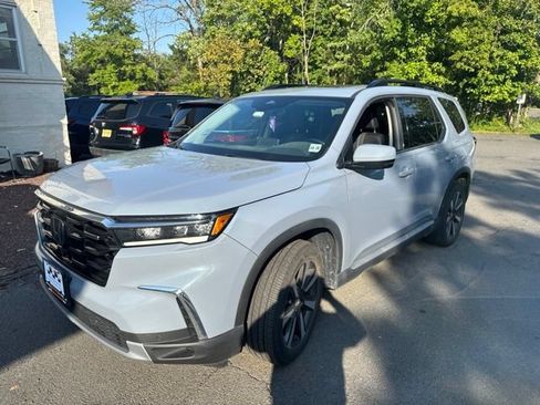 Used 2024 Honda Pilot Touring image 3