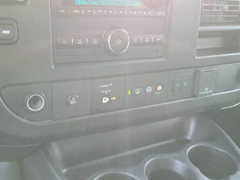 Used 2020 GMC Savana 2500 Extended w/ Driver Convenience Package image 25