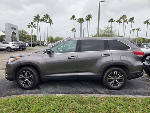 Used 2019 Toyota Highlander Plus image 4