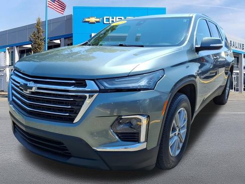 Used 2023 Chevrolet Traverse LT FWD image 1