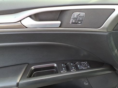 Used 2020 Ford Fusion SEL FWD image 11