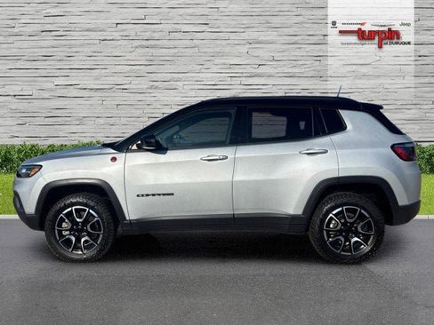 Used 2024 Jeep Compass Trailhawk image 2