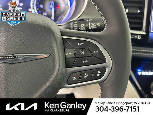 Used 2023 Chrysler Pacifica Touring-L AWD/4WD image 13