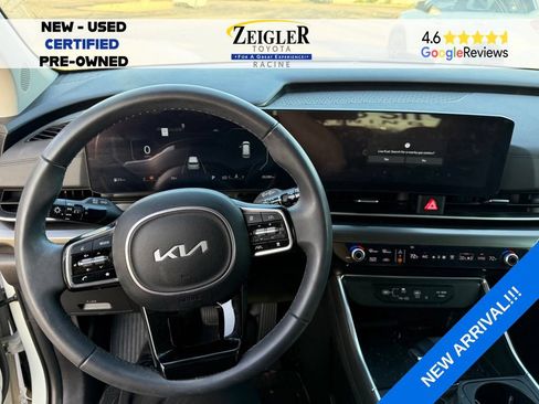 Used 2025 Kia Carnival SX w/ SX Dark Edition Package FWD image 8
