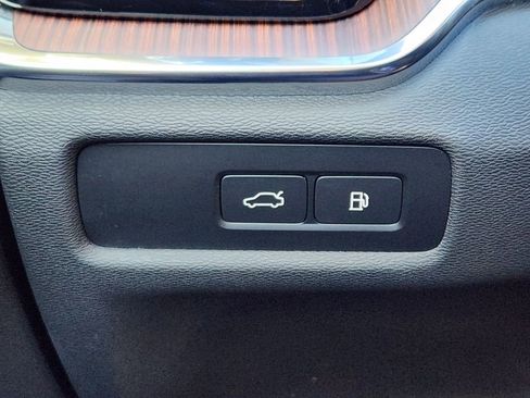 Used 2025 Volvo S60 T8 Plus image 12