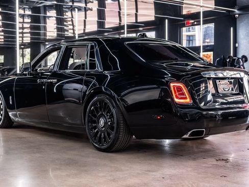 Used 2022 Rolls-Royce Phantom Sedan w/ The Phantom Package RWD image 22
