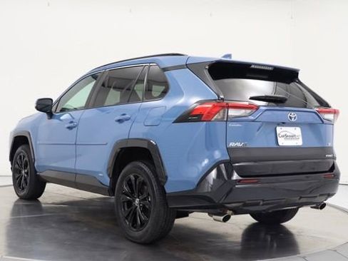 Used 2022 Toyota RAV4 SE w/ Convenience Package image 3