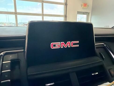 Used 2024 GMC Yukon XL SLT w/ SLT Luxury Package AWD/4WD image 31
